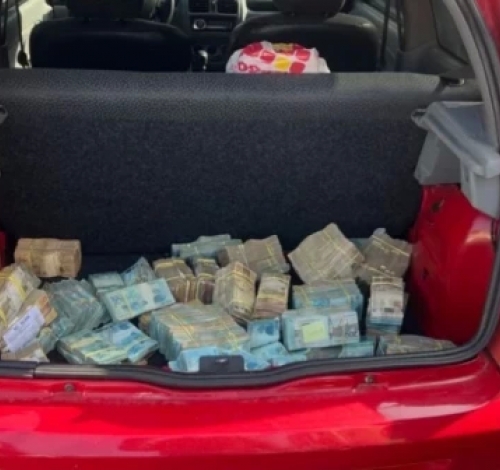Polícia identifica dono de carro abandonado com cerca de R$ 1 milhão no porta-malas