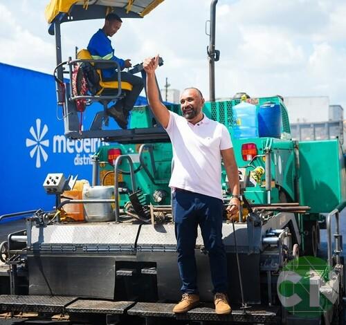 Roberto Costa inicia nova frente de obras com pavimentação e drenagem na Rua Teixeira de Freitas