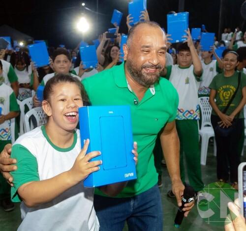 Bacabal é o único município do Maranhão a garantir tablets com internet para alunos do 6º ao 9º ano, destaca Roberto Costa