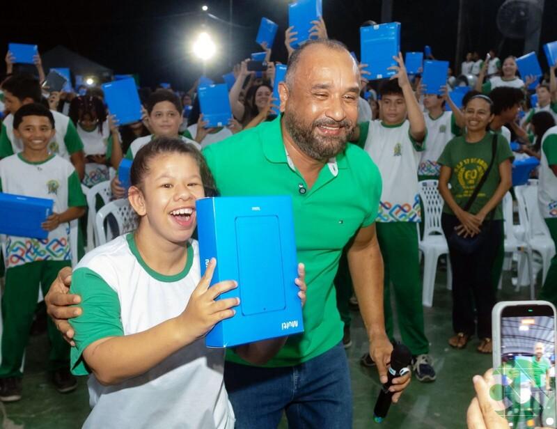 Bacabal é o único município do Maranhão a garantir tablets com internet para alunos do 6º ao 9º ano, destaca Roberto Costa