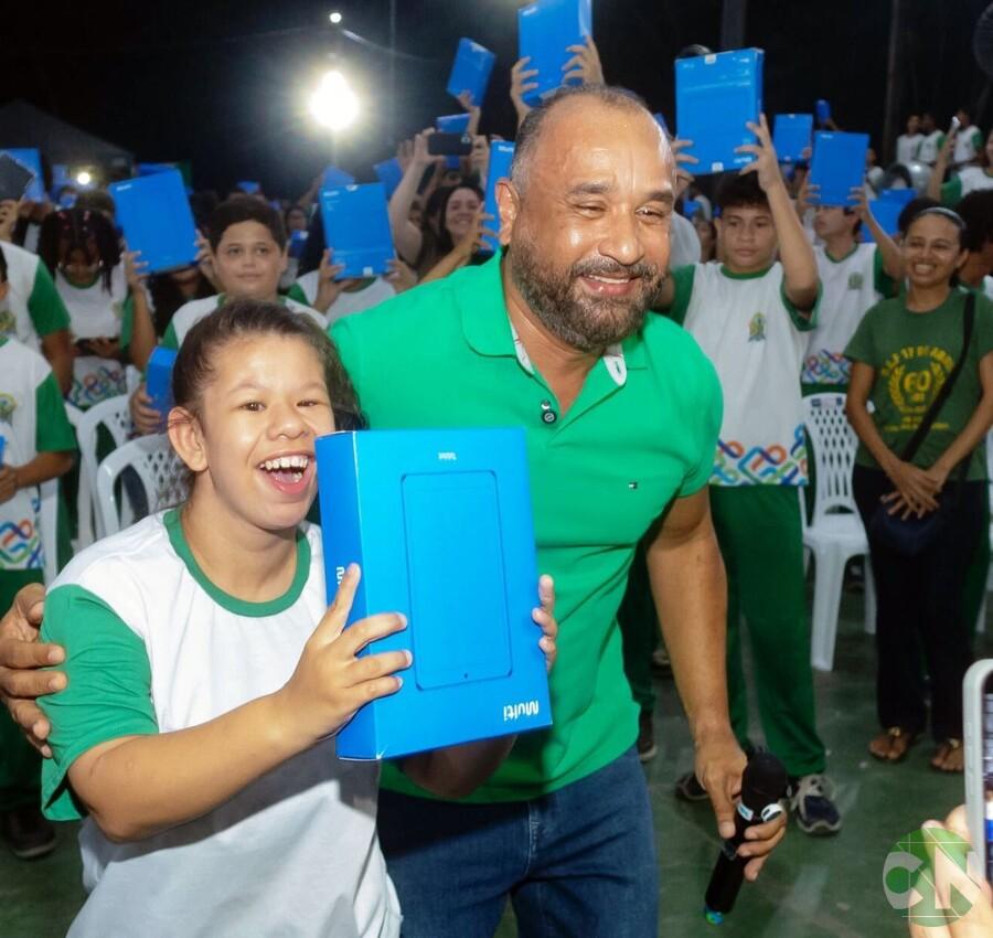 Bacabal é o único município do Maranhão a garantir tablets com internet para alunos do 6º ao 9º ano, destaca Roberto Costa