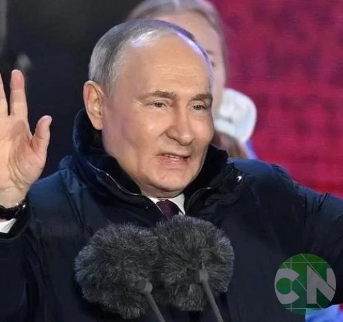 Putin faz aparição pública na Praça Vermelha após eleições criticadas pelo Ocidente