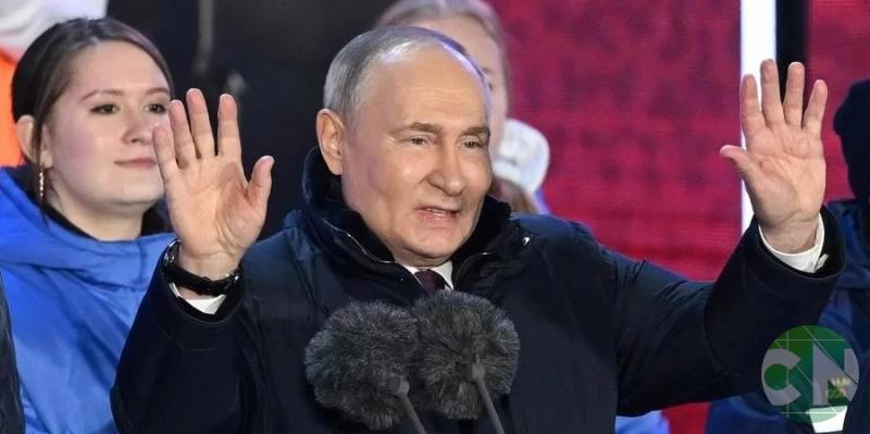 Putin faz aparição pública na Praça Vermelha após eleições criticadas pelo Ocidente
