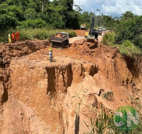 Após cratera se abrir na BR-222 no MA, a previsão para liberar o tráfego no local é de oito dias