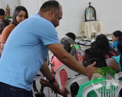 Entregas de óculos de grau pelo Deputado Roberto Costa 