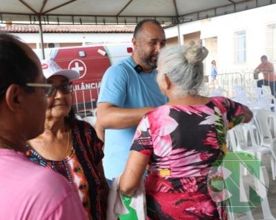 Entregas de óculos de grau pelo Deputado Roberto Costa 