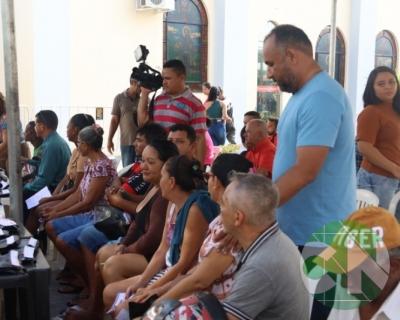 Entregas de óculos de grau pelo Deputado Roberto Costa 