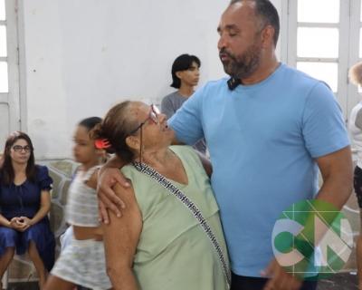 Entregas de óculos de grau pelo Deputado Roberto Costa 