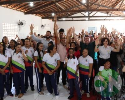 Entrega do novo transporte para a APAE doado pela prefeitura de Bacabal 