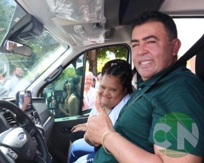 Entrega do novo transporte para a APAE doado pela prefeitura de Bacabal 