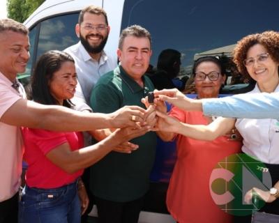 Entrega do novo transporte para a APAE doado pela prefeitura de Bacabal 