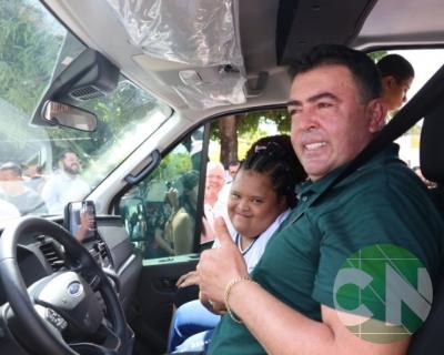Entrega do novo transporte para a APAE doado pela prefeitura de Bacabal 