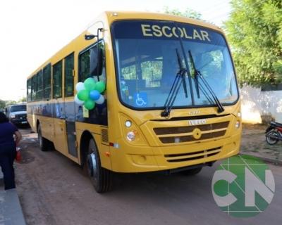 Entrega de novos veículos no povoado Bela Vista