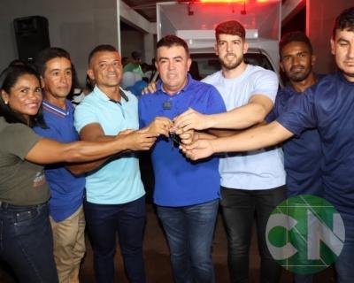 Entrega de novos veículos no povoado Bela Vista
