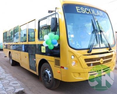 Entrega de novos veículos no povoado Bela Vista