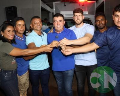 Entrega de novos veículos no povoado Bela Vista
