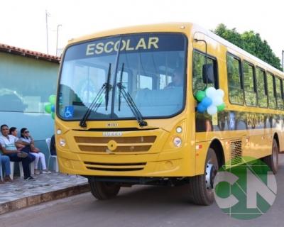 Entrega de novos veículos no povoado Bela Vista
