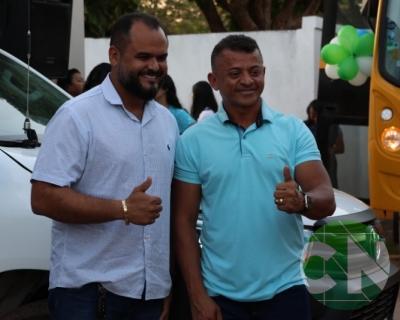 Entrega de novos veículos no povoado Bela Vista