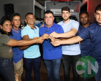 Entrega de novos veículos no povoado Bela Vista