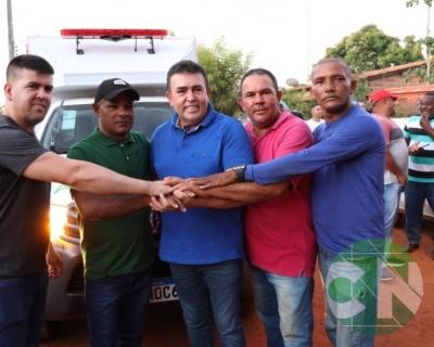 Entrega de novos veículos no povoado Seco das Mulatas