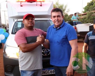 Entrega de novos veículos no povoado Seco das Mulatas