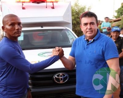 Entrega de novos veículos no povoado Seco das Mulatas