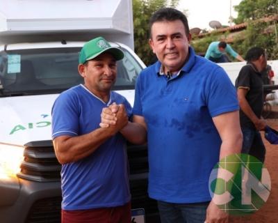 Entrega de novos veículos no povoado Seco das Mulatas