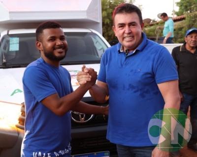 Entrega de novos veículos no povoado Seco das Mulatas