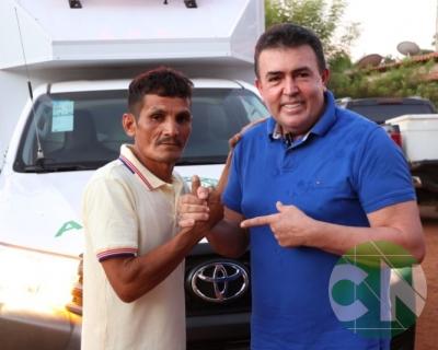 Entrega de novos veículos no povoado Seco das Mulatas