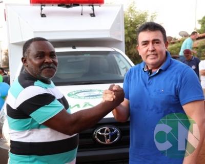 Entrega de novos veículos no povoado Seco das Mulatas