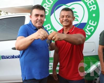 Entrega de novos veículos no povoado Seco das Mulatas