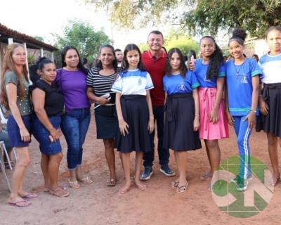 Entrega de novos veículos no povoado Seco das Mulatas