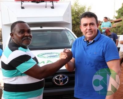 Entrega de novos veículos no povoado Seco das Mulatas
