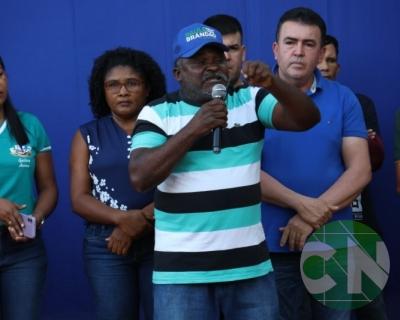 Entrega de novos veículos no povoado Seco das Mulatas