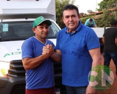 Entrega de novos veículos no povoado Seco das Mulatas