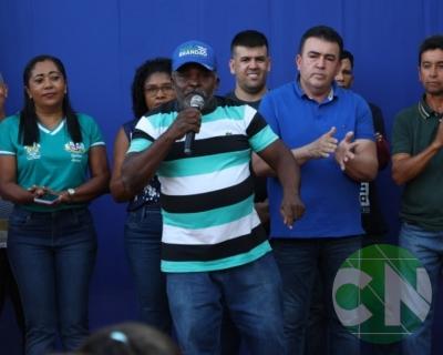 Entrega de novos veículos no povoado Seco das Mulatas