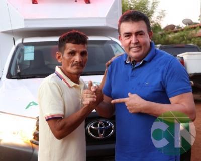 Entrega de novos veículos no povoado Seco das Mulatas