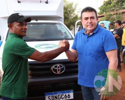 Entrega de novos veículos no povoado Seco das Mulatas