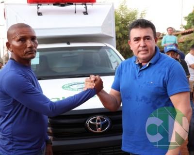 Entrega de novos veículos no povoado Seco das Mulatas