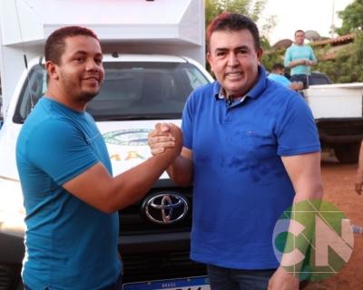 Entrega de novos veículos no povoado Seco das Mulatas