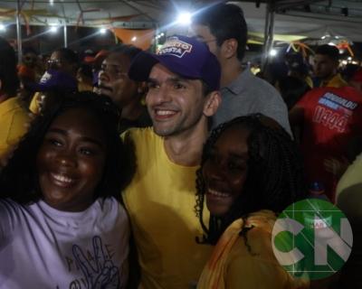 Foi dada a largada: Adesivação do candidato a prefeito Roberto Costa e do vice Emílio Carvalho