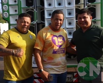 Foi dada a largada: Adesivação do candidato a prefeito Roberto Costa e do vice Emílio Carvalho