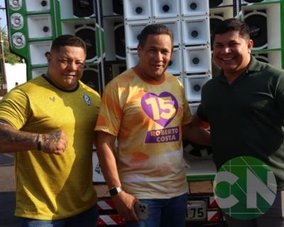 Foi dada a largada: Adesivação do candidato a prefeito Roberto Costa e do vice Emílio Carvalho
