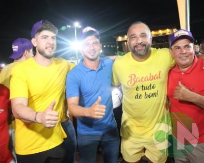 Foi dada a largada: Adesivação do candidato a prefeito Roberto Costa e do vice Emílio Carvalho