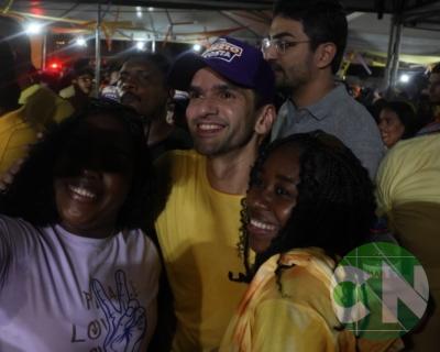 Foi dada a largada: Adesivação do candidato a prefeito Roberto Costa e do vice Emílio Carvalho