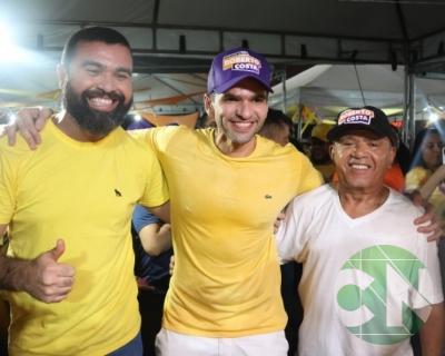 Foi dada a largada: Adesivação do candidato a prefeito Roberto Costa e do vice Emílio Carvalho