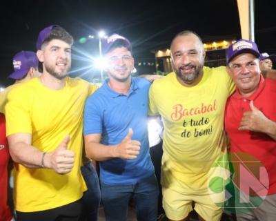 Foi dada a largada: Adesivação do candidato a prefeito Roberto Costa e do vice Emílio Carvalho