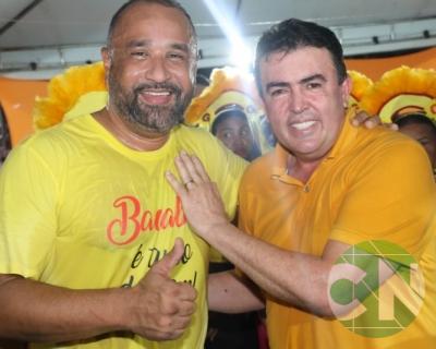 Foi dada a largada: Adesivação do candidato a prefeito Roberto Costa e do vice Emílio Carvalho