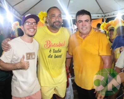 Foi dada a largada: Adesivação do candidato a prefeito Roberto Costa e do vice Emílio Carvalho