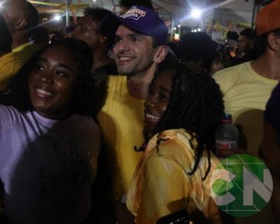 Foi dada a largada: Adesivação do candidato a prefeito Roberto Costa e do vice Emílio Carvalho